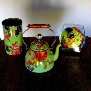 McKenzie child’s green flower market